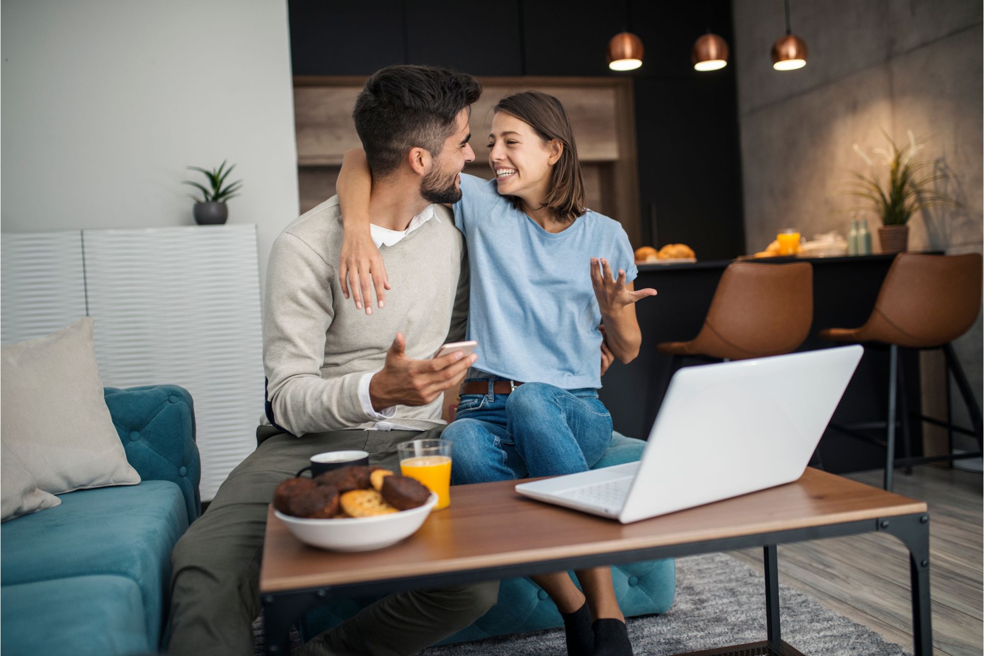 little things happy couples do for each other